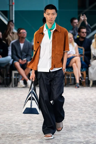 Look 11